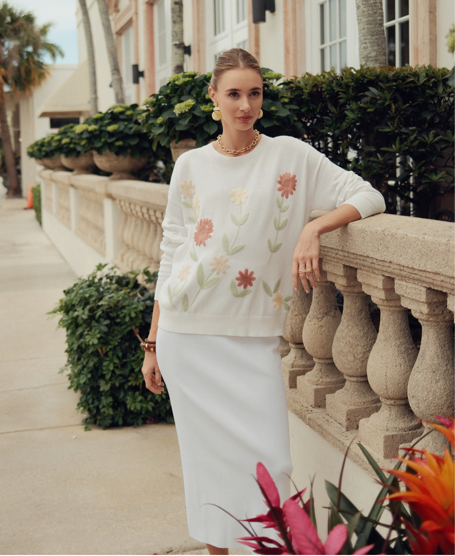 Sweater w Embroidered Flowers
