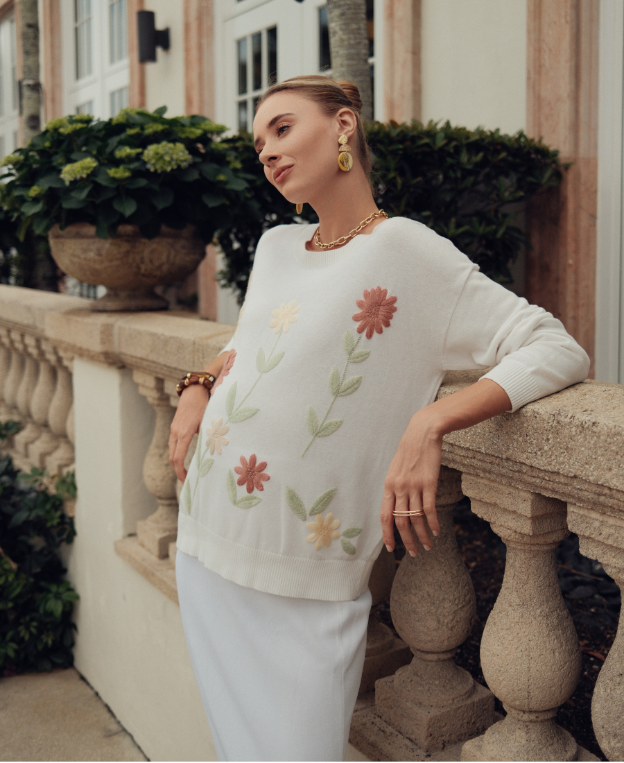 Sweater w Embroidered Flowers