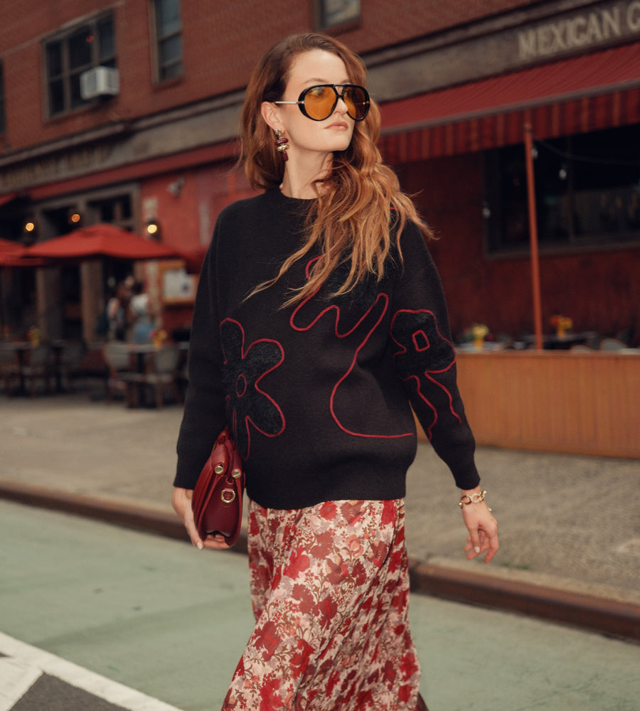 Sweater w Fuzzy Flower